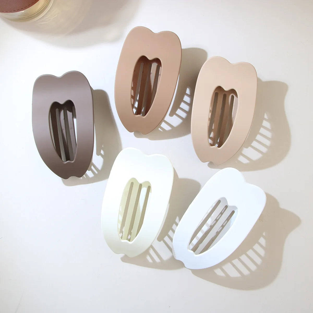 Love Heart Hair Clip Women French Elegant Hair Claw Trendy Duckbill Clip Accessories Frosted Ponytail Clip Simple Style Headwear Quake