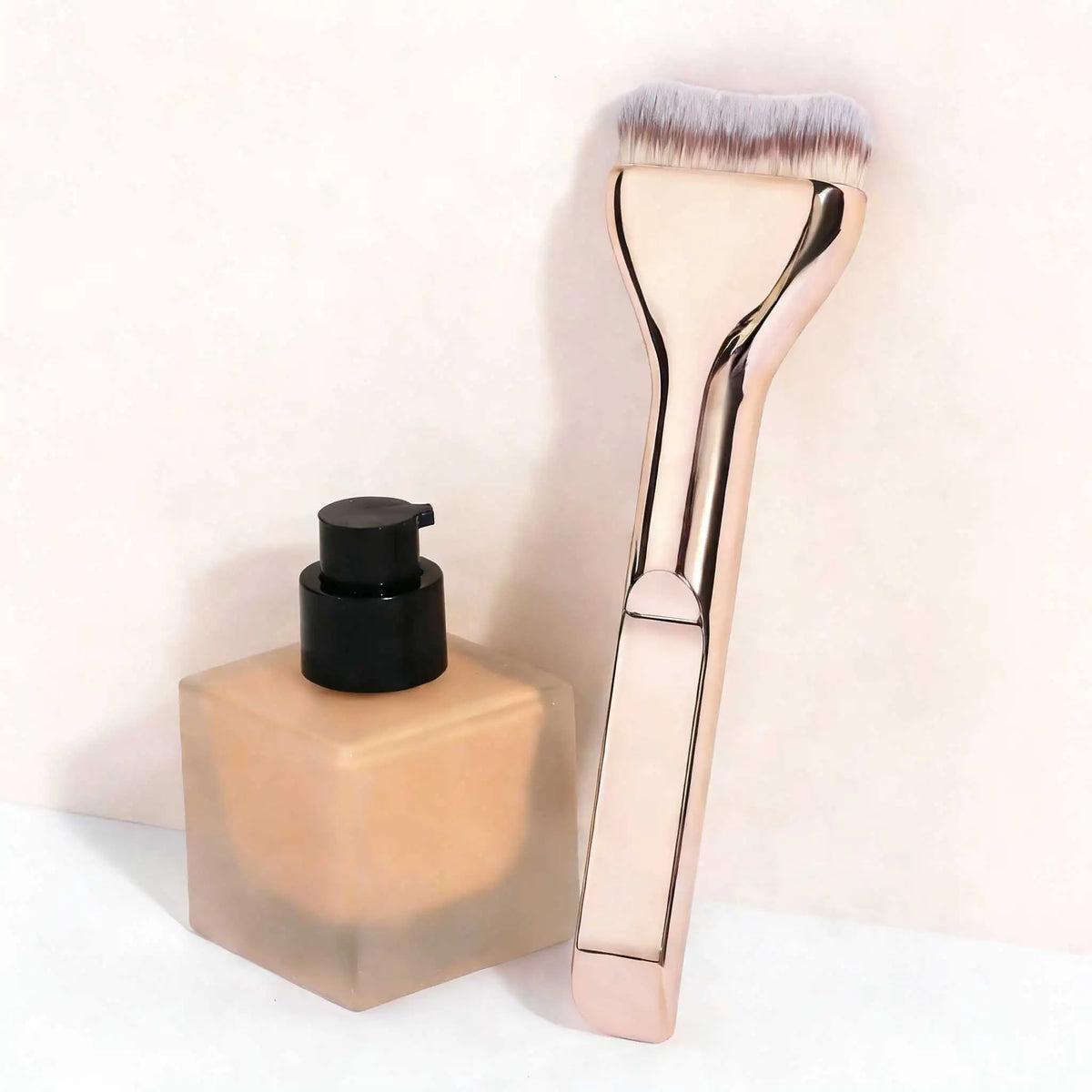 1pc Gentle On Skin Ultra-Soft Makeup Brush Professional Travel Cosmetic Brush Foundation Brush Face Brush Powder Brush Concealer Quake