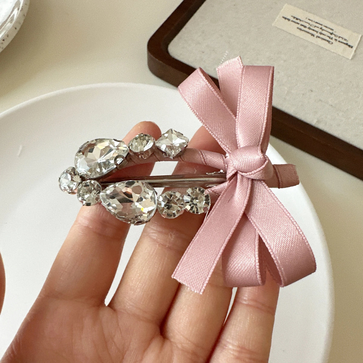 Bow Duck Bill Clip Edge Clip Super Flash Large Rhinestone Ribbon Bangs Clip New Hairpin Hair Accessories Quake