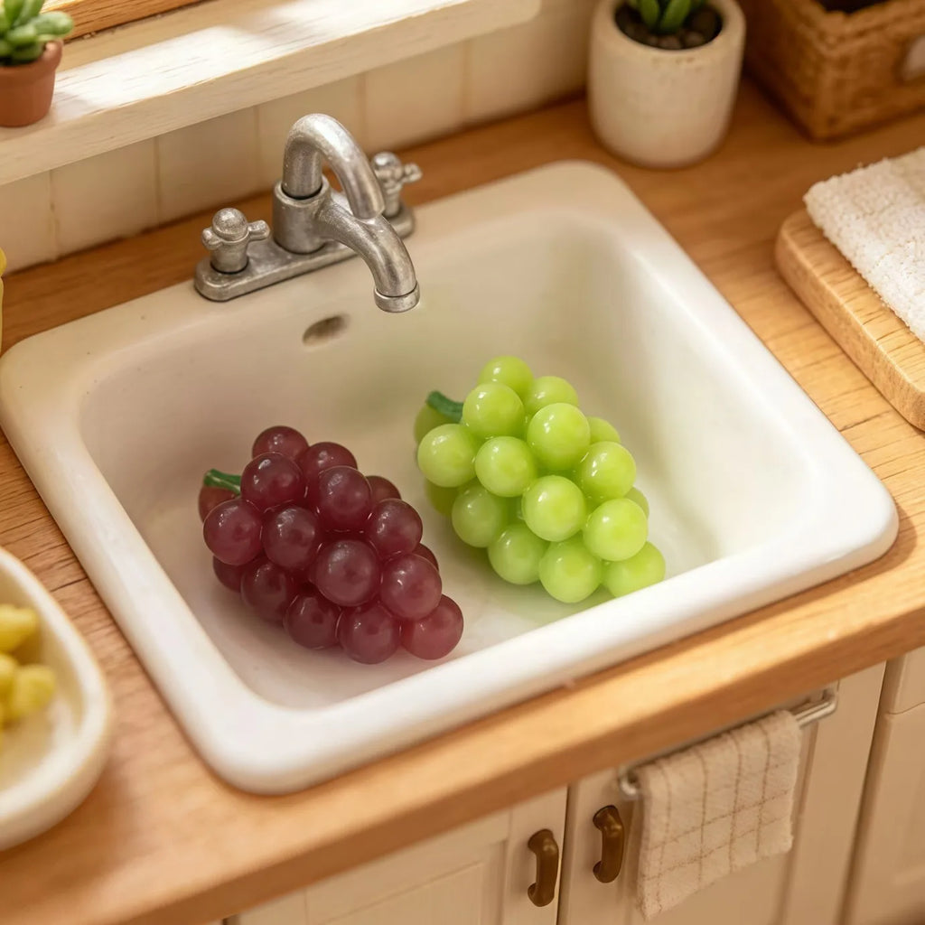 50Pcs Sweet Fruits 1:12 Dollhouse Miniature For Purple Green Grape Simulation Resin Food Play DIY Kitchen Home Accessories Toys Quake random mixed