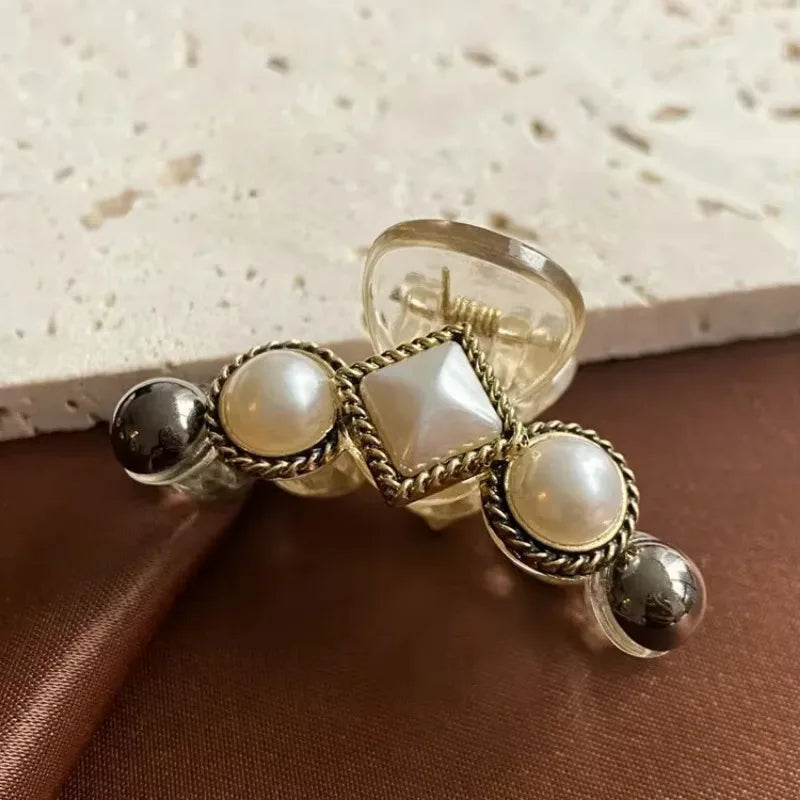 New Pearl Small Hair Claw Women Girls Sweet Cute Hair Grab Clip Sweet Elegant Broken Hairpins Hair Styling Accessories Quake