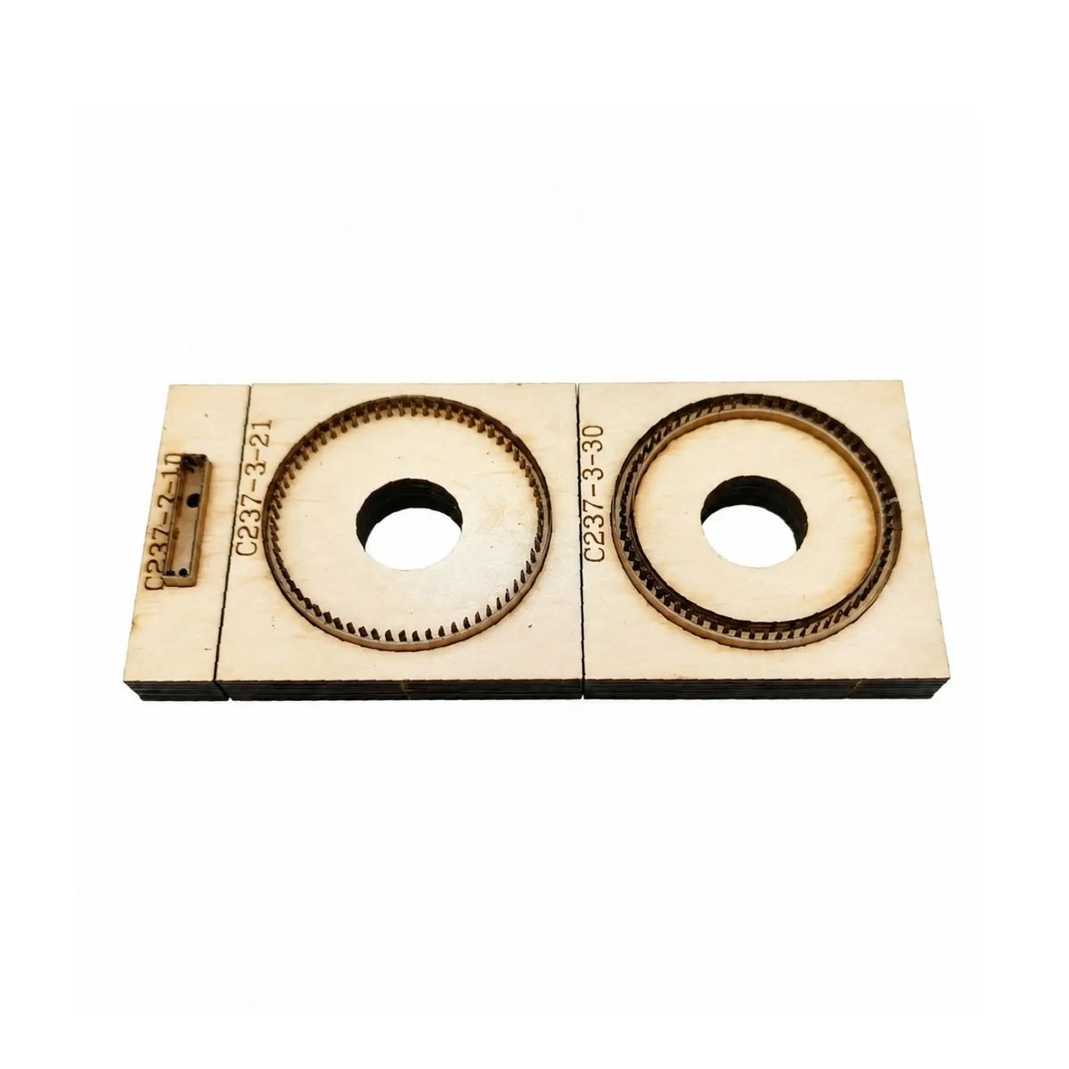 Wooden Base Leathercraft Die Cutter for Round Pendant Shapes with 6mm Center Hole for DIY Jewelry Making Projects Quake