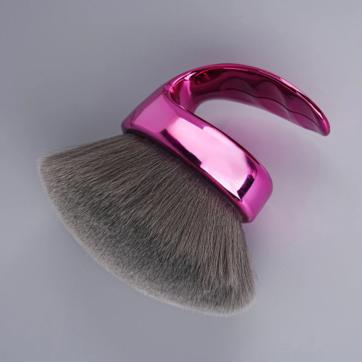 1 PCS Beauty Blend & Blur Body Kabuki Brush, Self Tanner Brush For Body Makeup & Foundation, Vegan, Cruelty-Free Quake