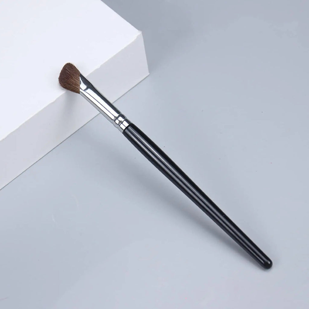 2PCS Sickle Nose Shadow Brush for Sculpting, Nose Wing Halo Dyeing, Super Soft Makeup Brush, Diagonal Nose Brush Tool Quake