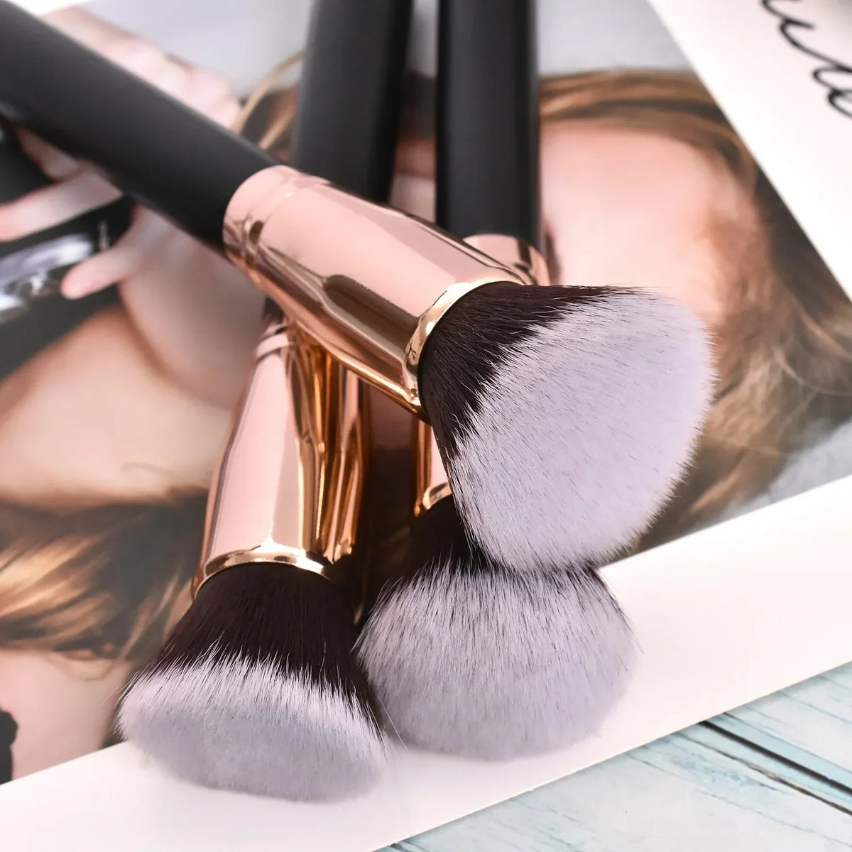 Makeup Brushes Foundation Loose Powder Concealer Blending Blush Brush Professional Cosmetic Beauty Makeup Tool Quake