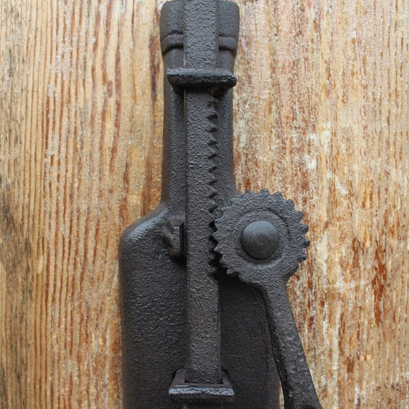 European Vintage Cast Iron Wall Mounted Wine Bottle Opener Home Bar Decor Rustic Beverage Bottle Opening Accessory Quake