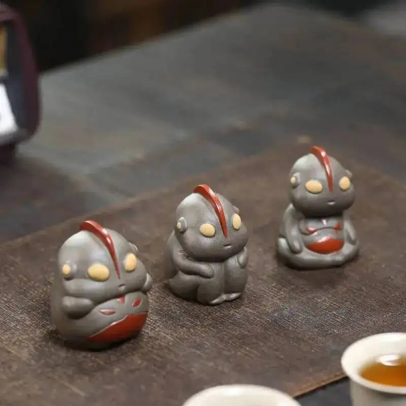 Zisha Tea Pet Aotuman Anime Figurine Hand-painted Creative Tea Play Tea Table Accessories Sculpture Чаепитие Quake