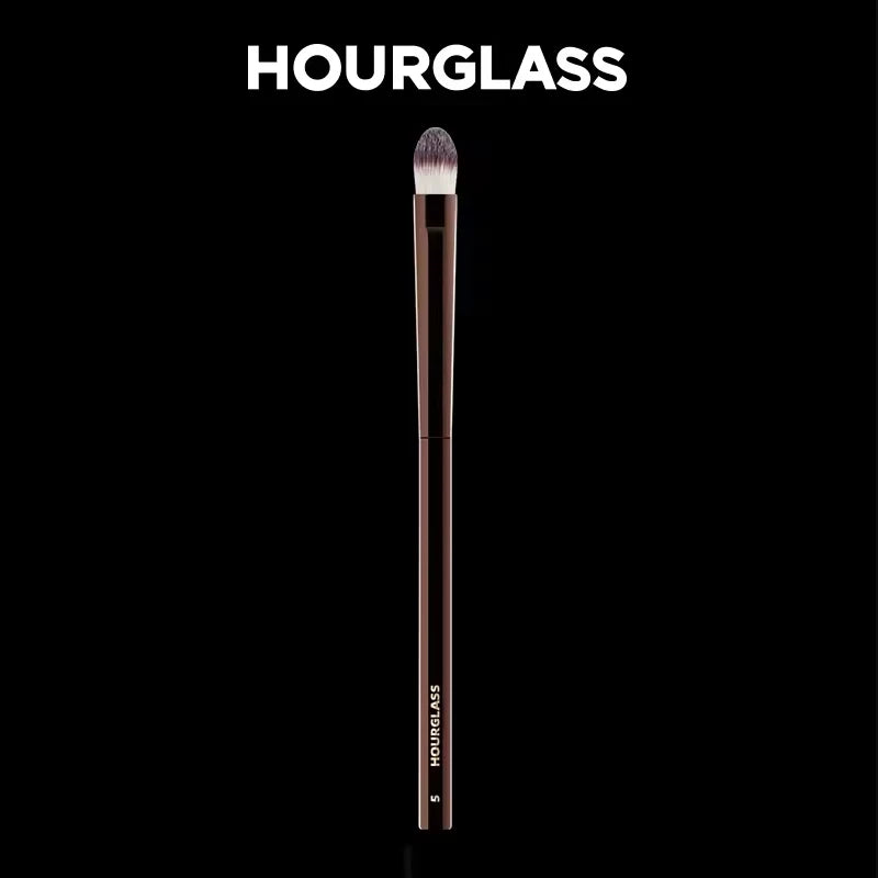 Hourglass Makeup Brush- No.5 Small Concealer Brush Soft and Skin-friendly Fiber Hair Cover up Flaws Fashion Design Face Brush Quake