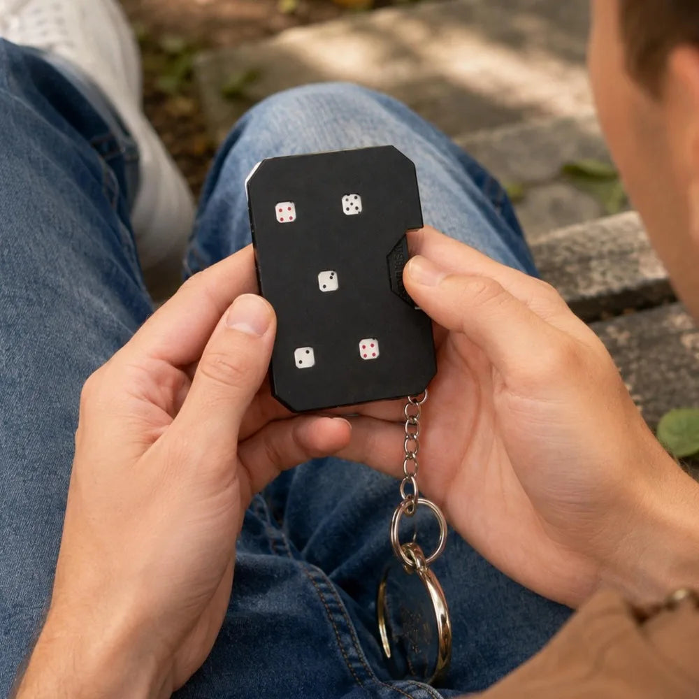 Press Type Dice Card Portable Handheld Dice Random Rolling Gadget Portable Stress Relief Board Game Prop for Friend Gatherings Quake