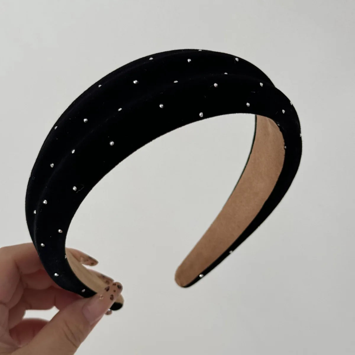 Polka Dots Pearls Velvet Headband for Women Girls French Retro Elegant Hairband Headwear Traveling Outdoor Hair Accessories New Quake black