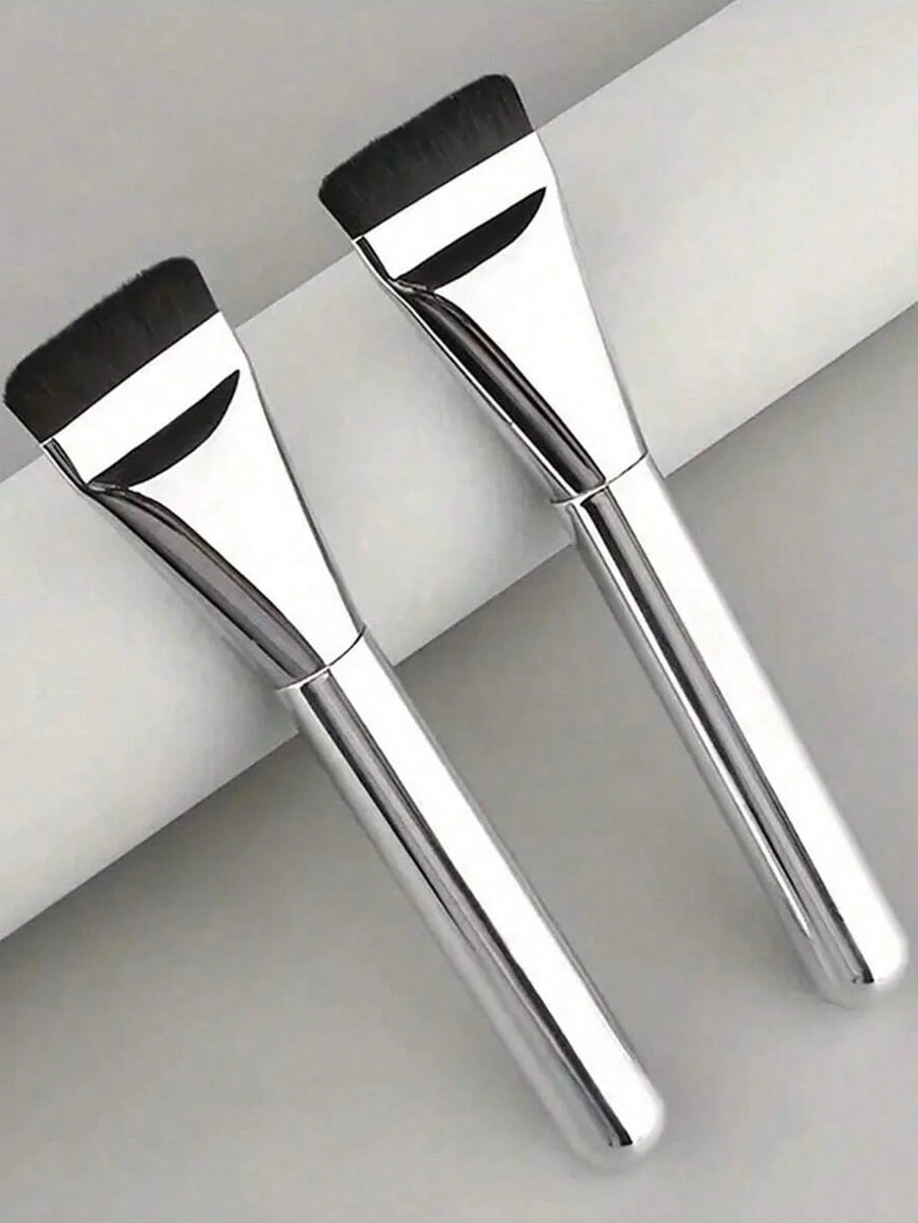 Foundation Brush with a Flat Blade-Shaped Head, Ultra-Thin and Traceless Liquid Foundation Brush, Flat Silicone Mask Brush, Makeup Tool Quake