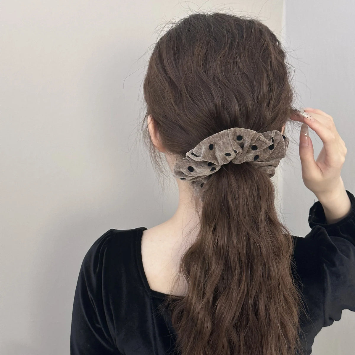 Velvet Polka Dot Hairbands Women Large Polka Dot Ruffle Hair Scrunchies Simple Elegant Hairbands Ponytail Holder Style Headwear Quake