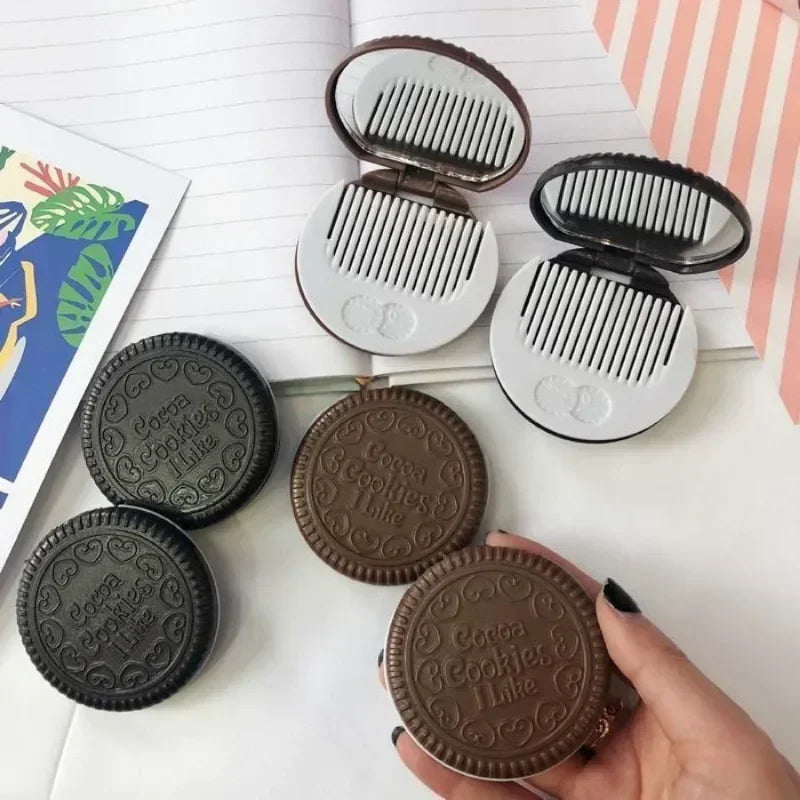 1pc Mini Pocket Chocolate Makeup Mirror Cookie Biscuits Compact Make Up Mirror with Comb Portable Traveling Folding Mini Miroir Quake