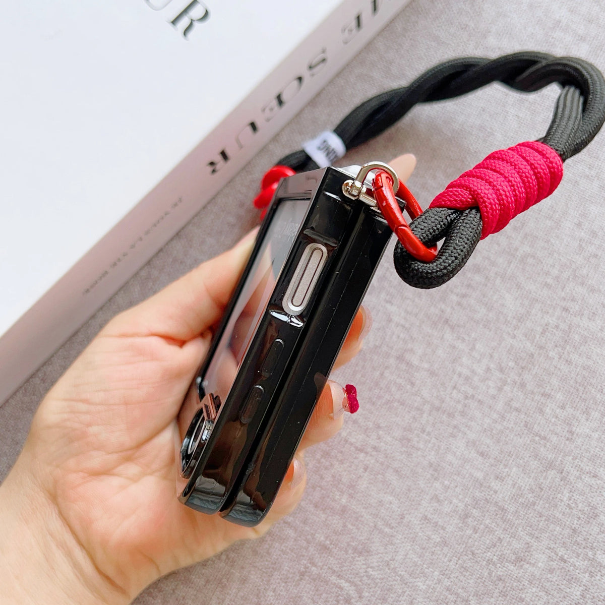 For Samsung Galaxy Z Flip7/Flip6/Flip5/Flip4 Anti-Drop Soft Phone Case with Lanyard Durable Protective Cover for Women Men Quake