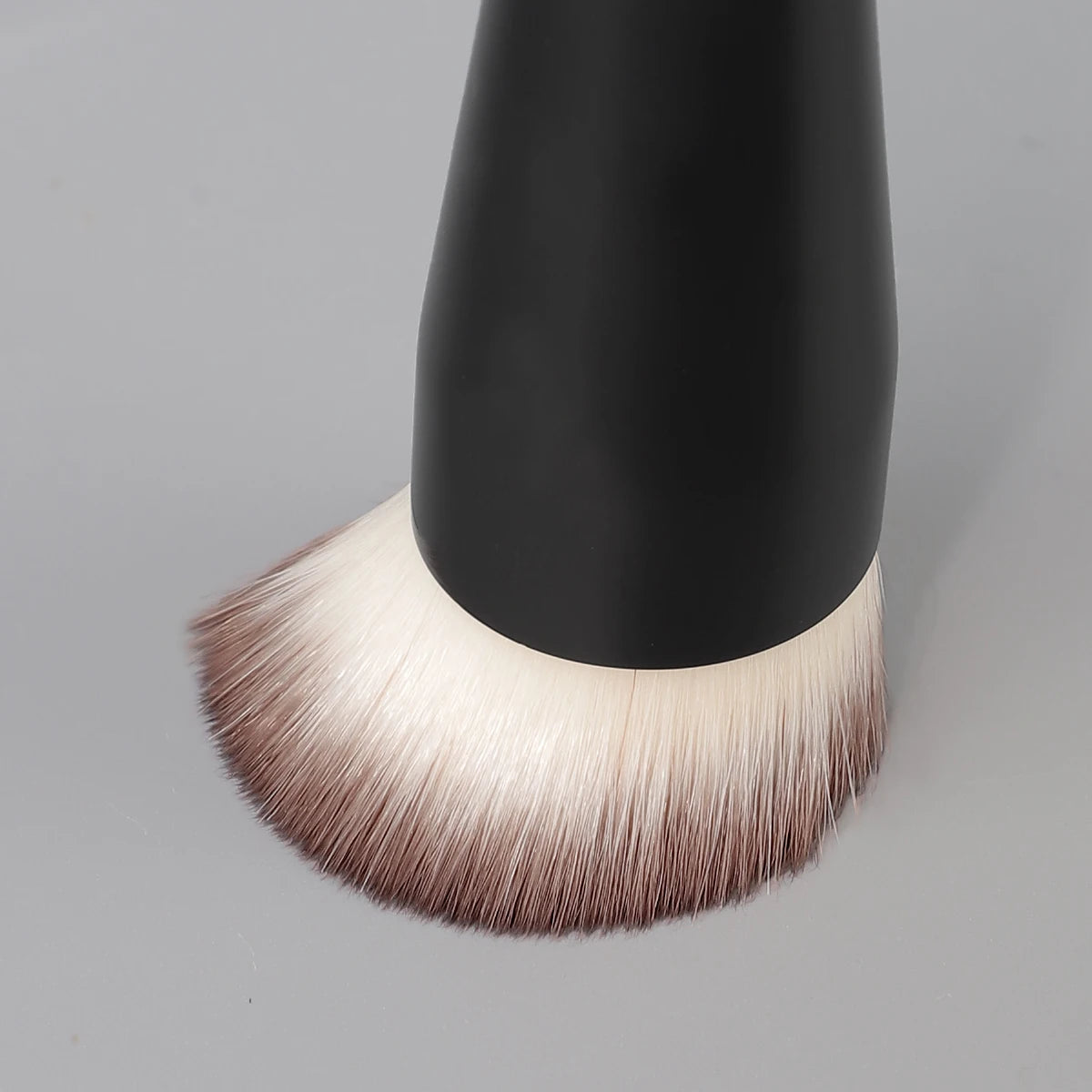 Makeup Brushes Foundation Concealer Angled Seamless Cover Synthetic Dark Circle Liquid Cream Cosmetics Contour Brush Beauty Tool Quake