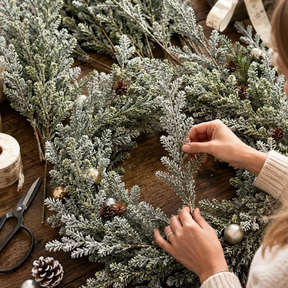 Christmas Artificial Pine Needles Realistic Plastic Snowflakes Pine Cypress Branches with Lush Green Needles Xmas Party Decor Quake