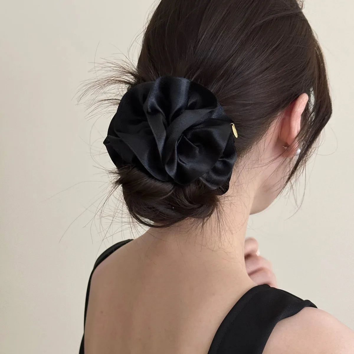 Korean Satin Flower Banana Clip Fashion Elegant Ponytail Clip for Women Girls Back Head Ponytail Hairpin Female Hair Accessories Quake