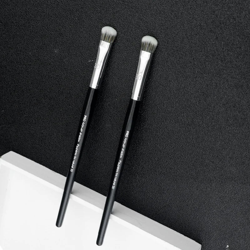 High End Black Long Handle No.30 Pro Makeup Brush Shadow Eyeshadow Blending Makeup Brushes Cosmetic Tools Quake