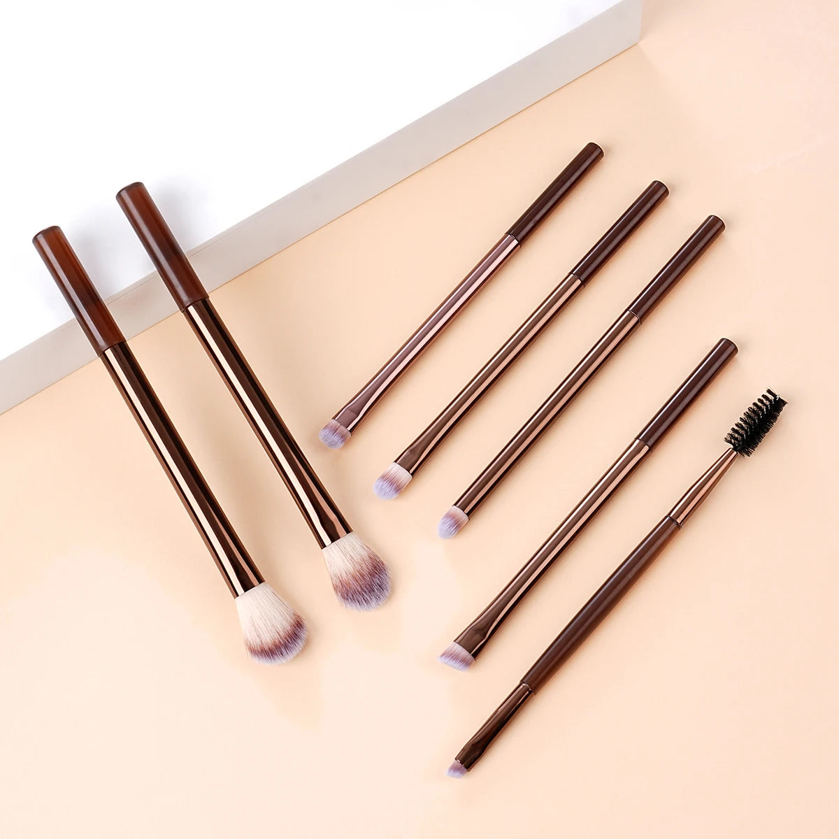 7PCS Makeup Brush Set Professional Eyeshadow Brush For Eyeshadow, Liner Eye Shade, Blend, Grooming Brows for Defined Makeup Look Quake