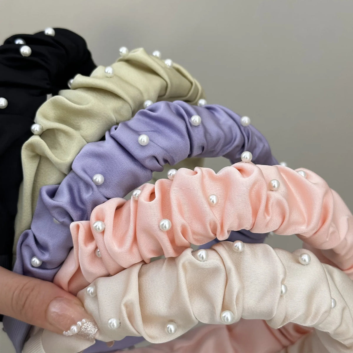 Vintage Wrinkled Pearl Headand Girls Sweet Elegant Hair Hoop Women Fashion Versatile Wide Edge Outdoor Travel Hair Accessories Quake