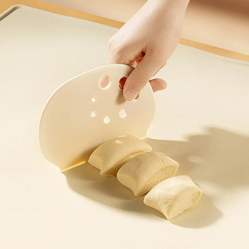 Dough Scraper with Scale Hanging Hole Multifunctional Pastry Cutter Cream Spatula Kitchen Baking Tool for Cake Bread Dough Quake