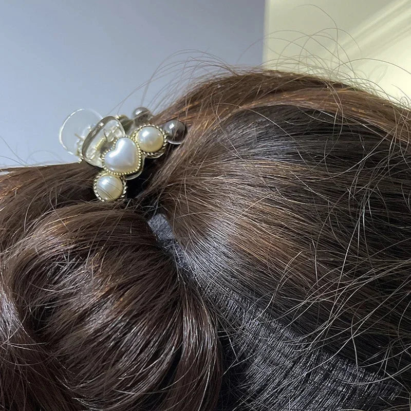 New Pearl Small Hair Claw Women Girls Sweet Cute Hair Grab Clip Sweet Elegant Broken Hairpins Hair Styling Accessories Quake