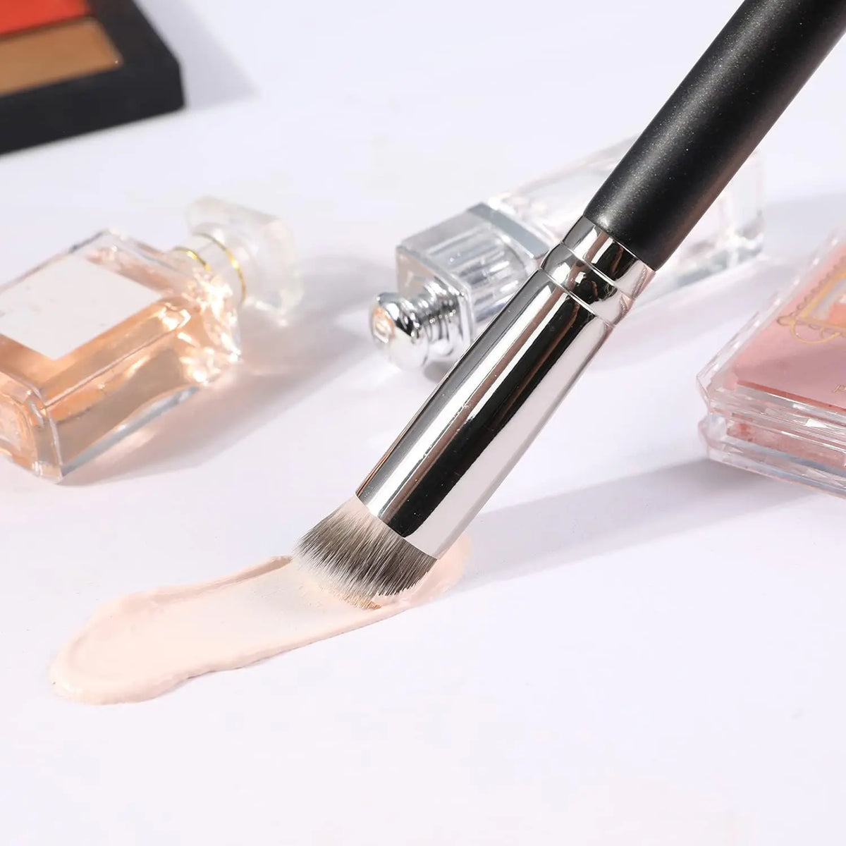3 PCS Makeup Brushes Set Includes Wide-Angle Foundation Brush Rectangular & Flawless Concealer Brush &Powder Brush Quake
