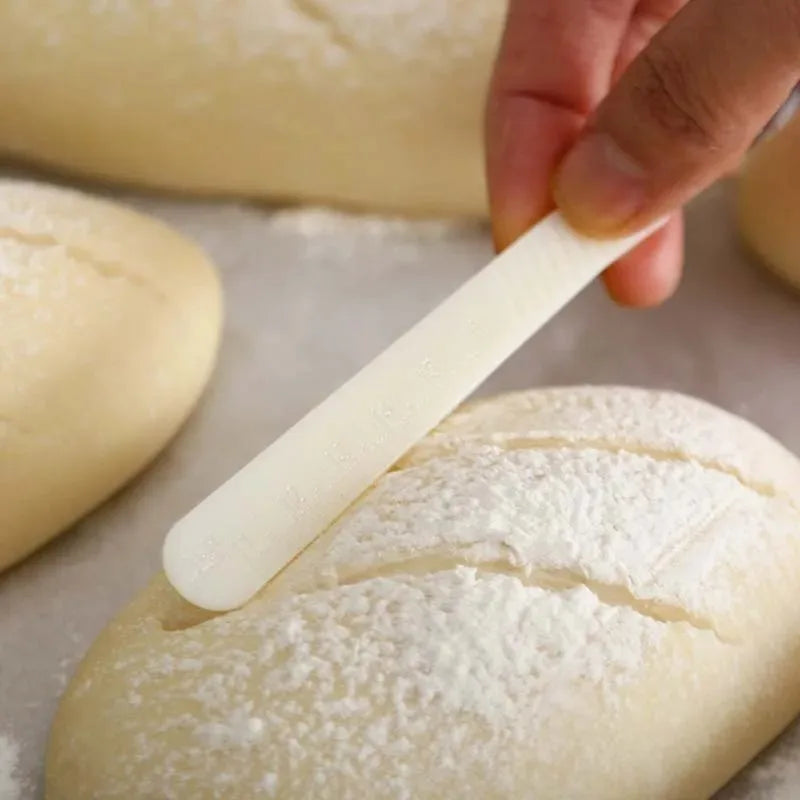 1pc Practical Curved Bread and Pastry Knife Baking Tools Baking Accessories Household Kitchen Tools Quake