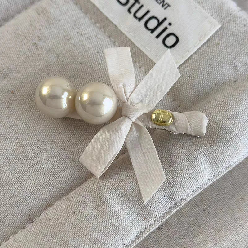 Japanese Exquisite Pearl Bow Bangs Side Clip Women Girl Sweet Duckbill Clip Versatile Temperament Hairpin Hair Style Accessories Quake white