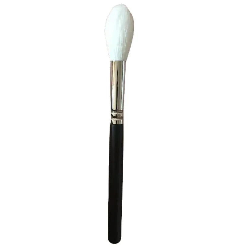1pcs Makeup Brushes Soft Bristles Cosmetic Powder Eye Shadow Blush Blending Concealer Brushes Beauty Makeup Tools For Women Quake Highlighter Brush 1