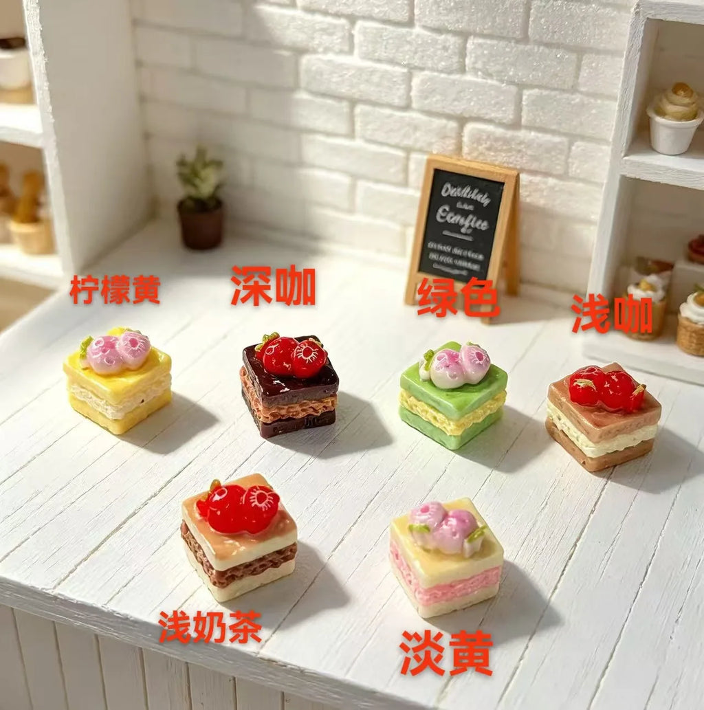 10pcs Sweet Strawberry Sandwich Resin Simulated Food Play DIY Accessories Micro Landscape For Kitchen Ornament Doll House Decor Quake