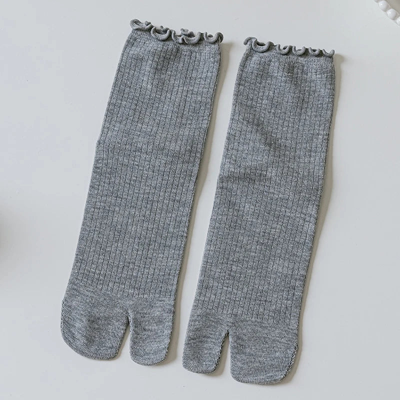 1Pair New High Quality Combed Cotton Split Toe Socks Unisex Simple Comfortable Two-Toed Socks Harajuku Men Women's Tabi Socks Quake One Size Light gray
