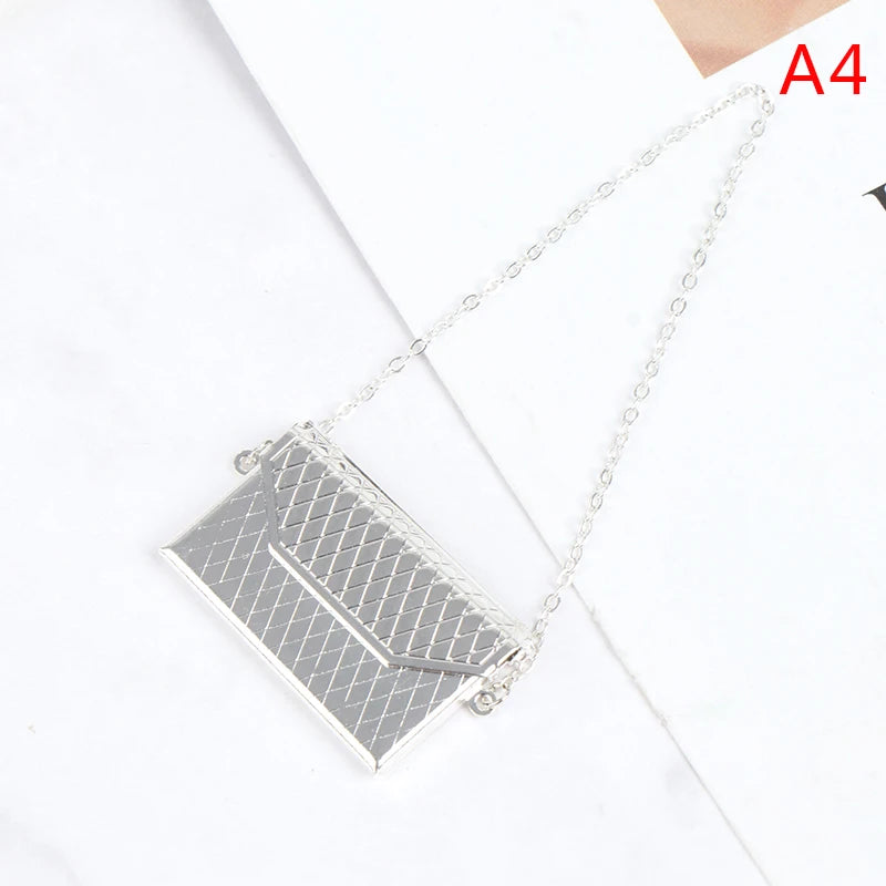1Pc Metal chain pack Doll Bag Miniature Shopping Handbag for Clothes Accessories Quake A4