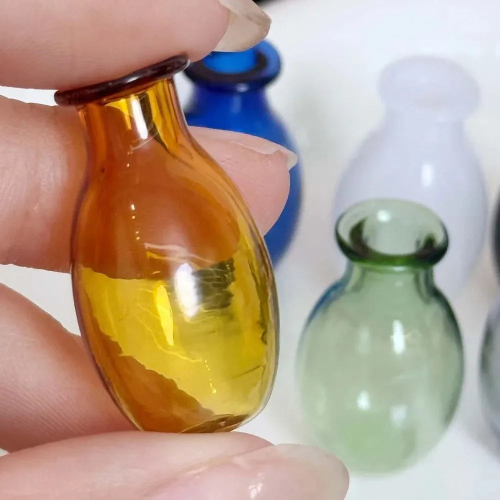 12/1PCS Mini Glass Vase DIY Thumb Vases for Desktop Decoration Pet Hair Keepsake Storage Bottles DIY Micro Landscape Ornament Quake