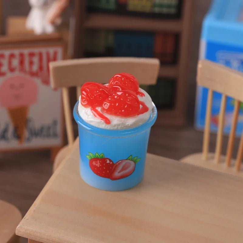 5pcs Large Strawberry Ice Cream Miniature Resin Simulation Food Play DIY Kitchen Food For Dollhouse Jewelry Making Accessories Quake blue