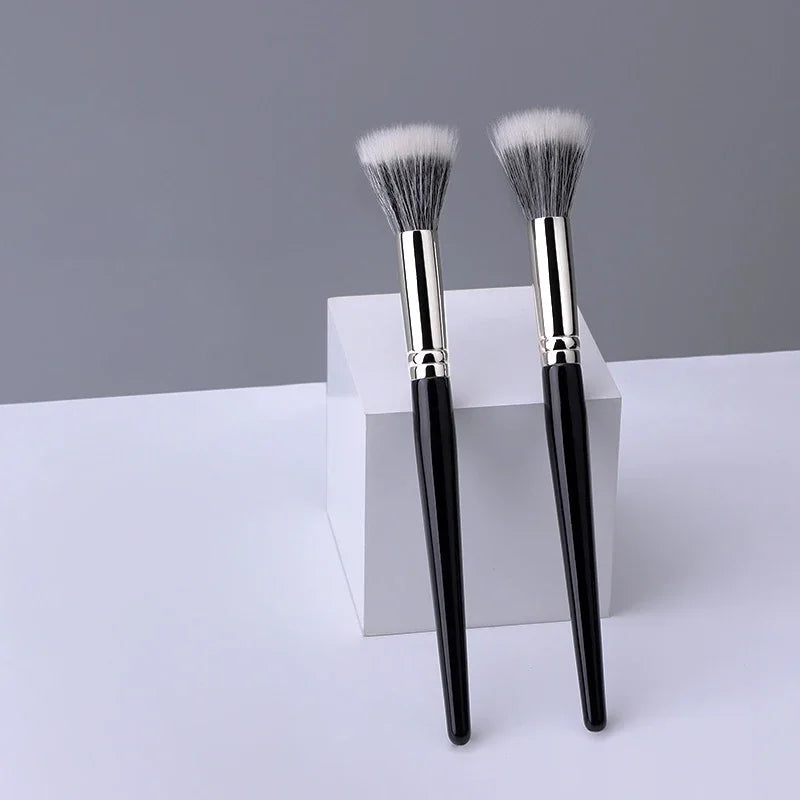 Pointillator brush Blush brush Pure wool flat head Cangzhou makeup brush Soft bristle wooden handle Beauty tool Quake
