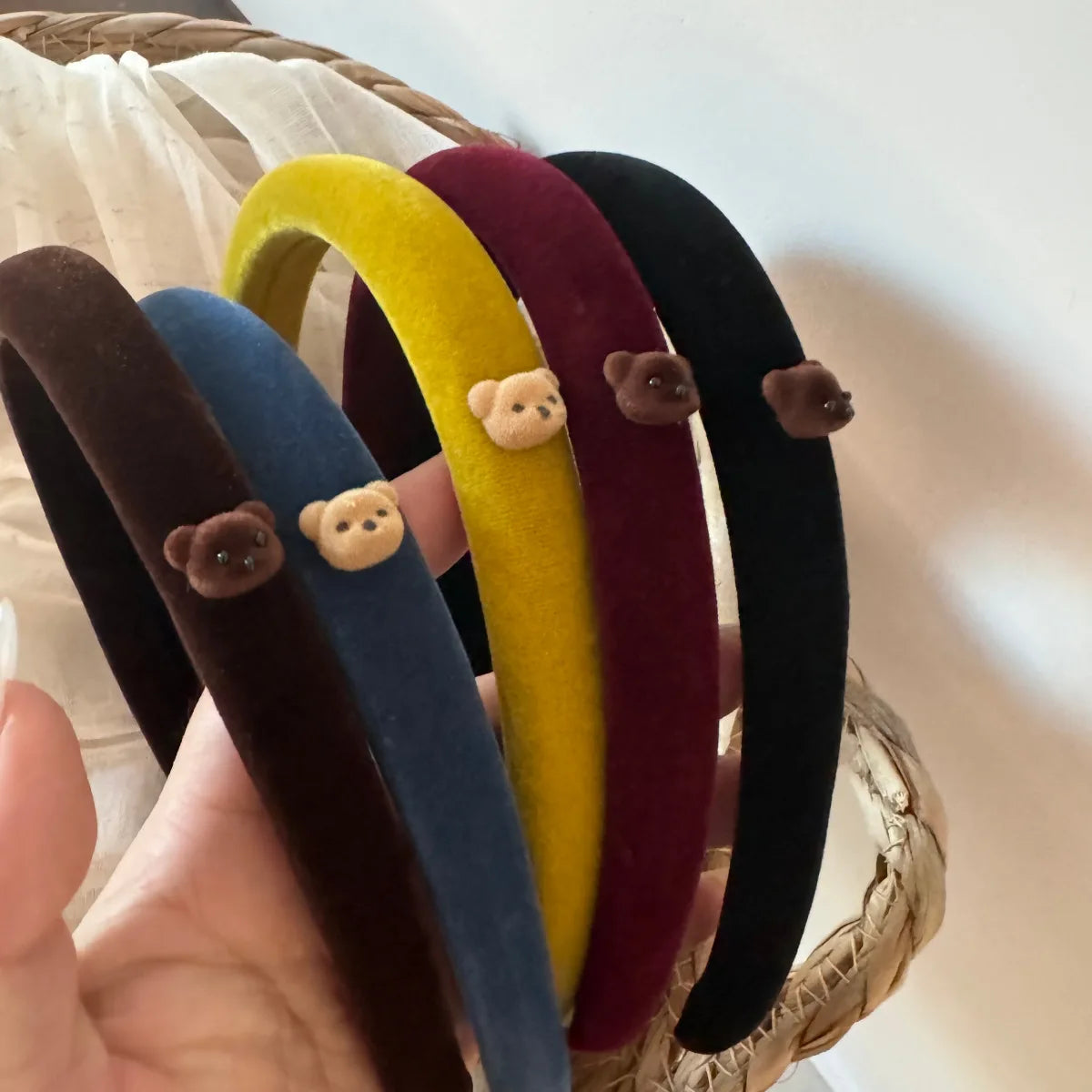 Autumn Winter Vintage Plush Teddy Bear Headband Sweet Cute Velvet Headband Korean Women Girls Daily Outgoing Hair Hoop Headwear Quake