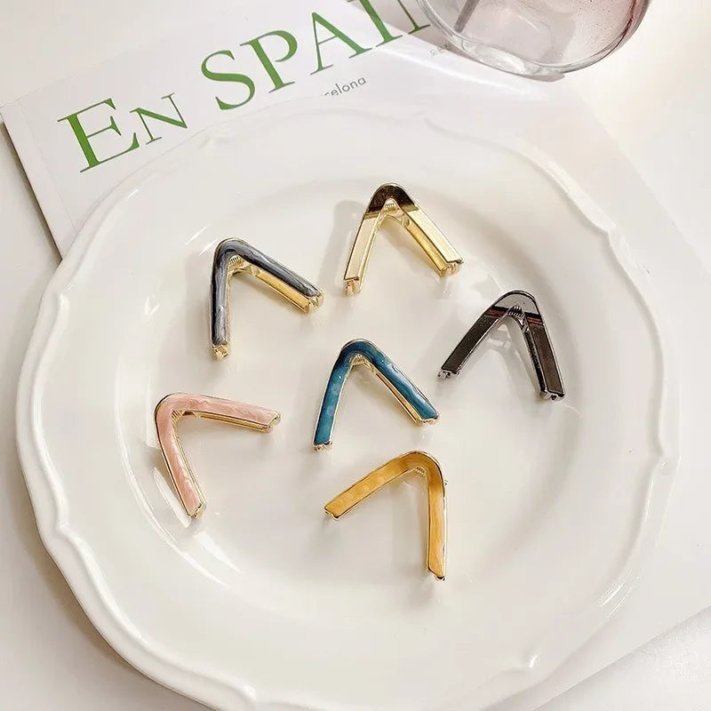 High Ponytail V-shaped Hair Clip Fashionable Gold Color Metal Small Hair Clips High Ponytail Ornament Korean Popular Headwear Quake