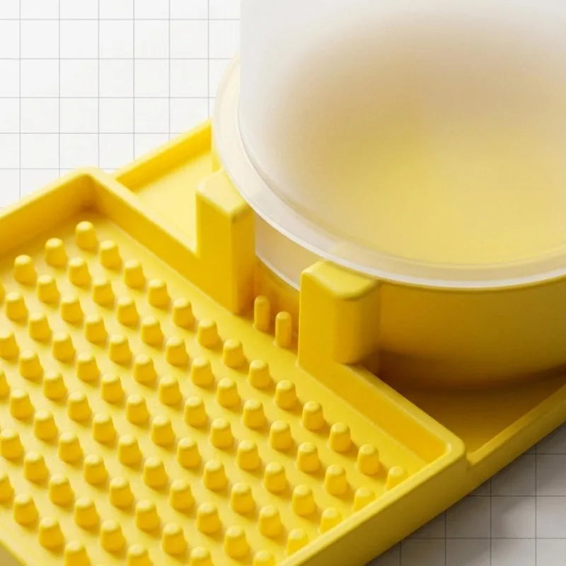 2/1PCS High-Capacity Bee Waterer Point Type Bee Drinking Water Tools Automatic Plastic Water Troughs for Chick Poultry Waterers Quake