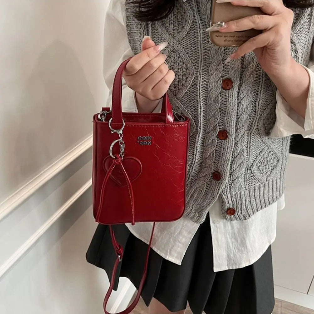 Trendy Pu Leather Shoulder Bag Chic Versatile Small Square Bag High Quality with Love Keychain Pendant Crossbody Bags for Women Quake