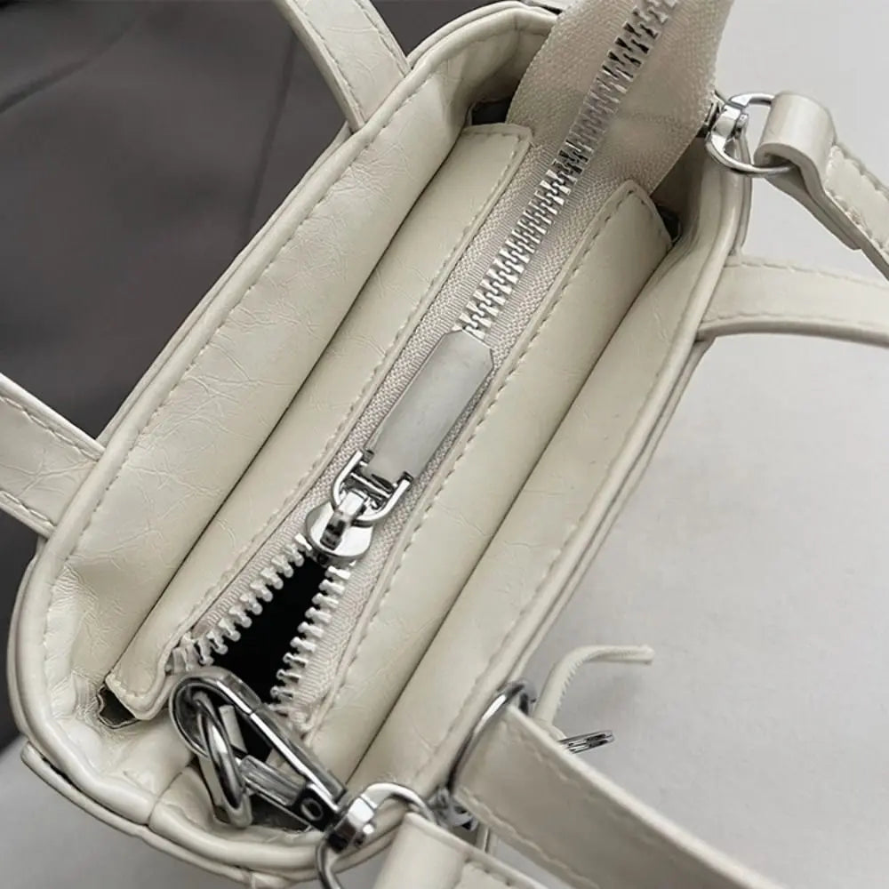 Trendy Pu Leather Shoulder Bag Chic Versatile Small Square Bag High Quality with Love Keychain Pendant Crossbody Bags for Women Quake