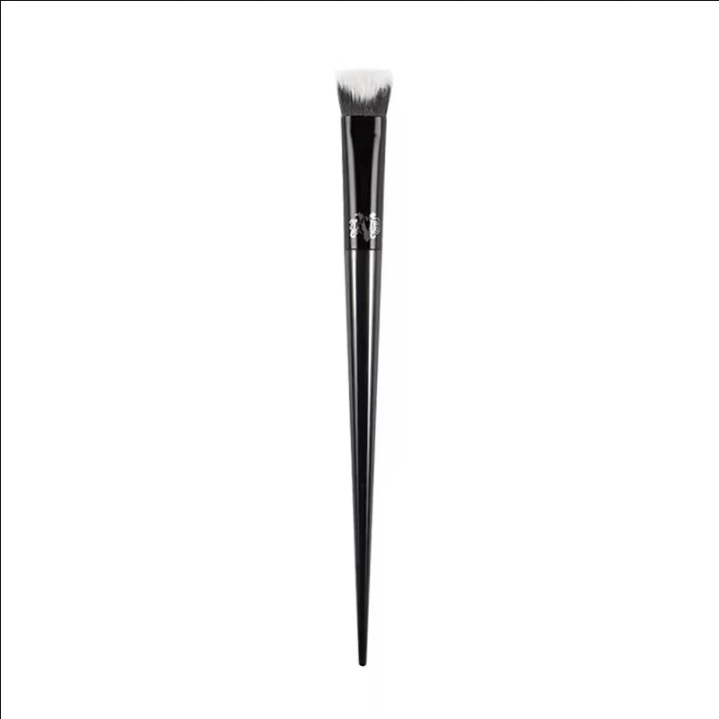Kat Von D - Makeup Brush No.40 Double Slope Concealer Brush 3D Acne Marks Spots Decree Lines Perfect Coverage Makeup Tool Brush Quake Concealer Brush